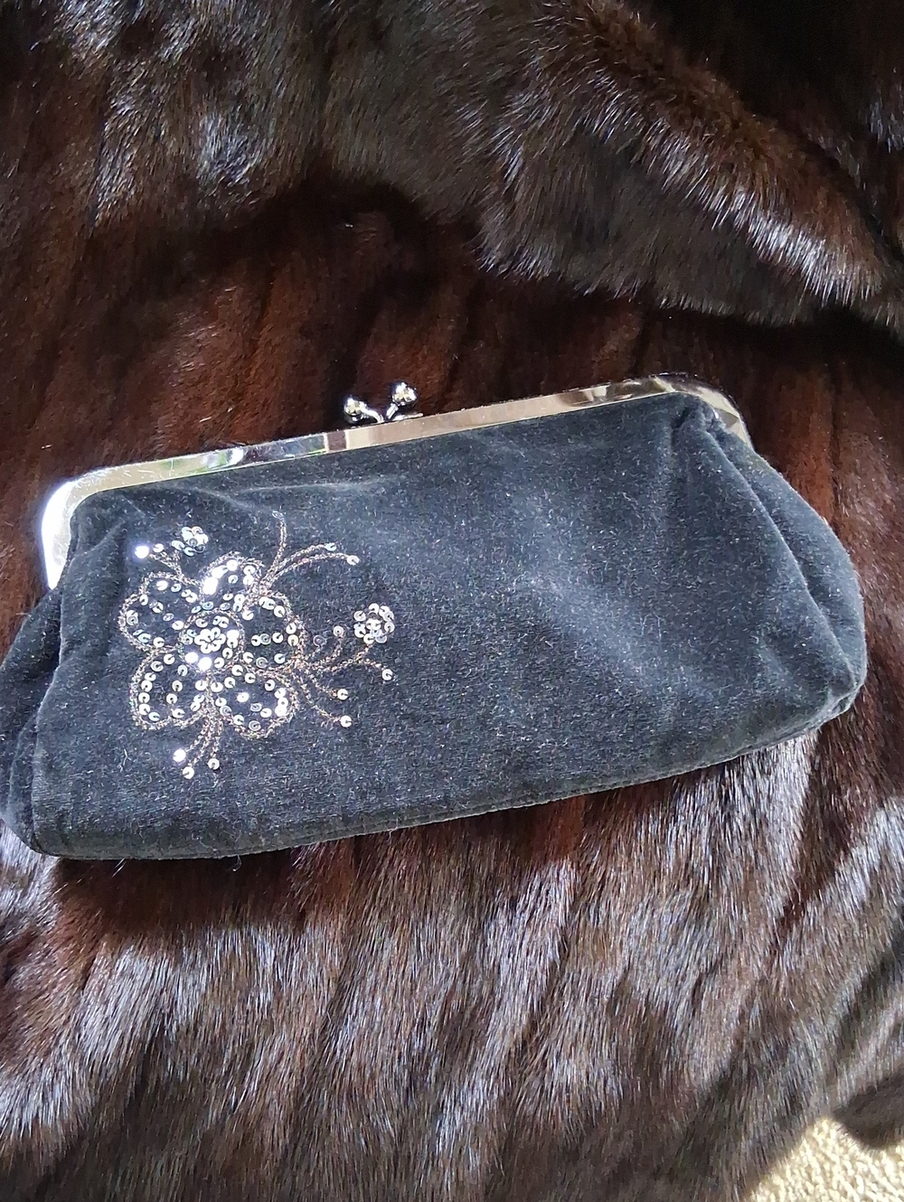 EXPRESS Black Velvet Sequin Floral Clasp Clutch